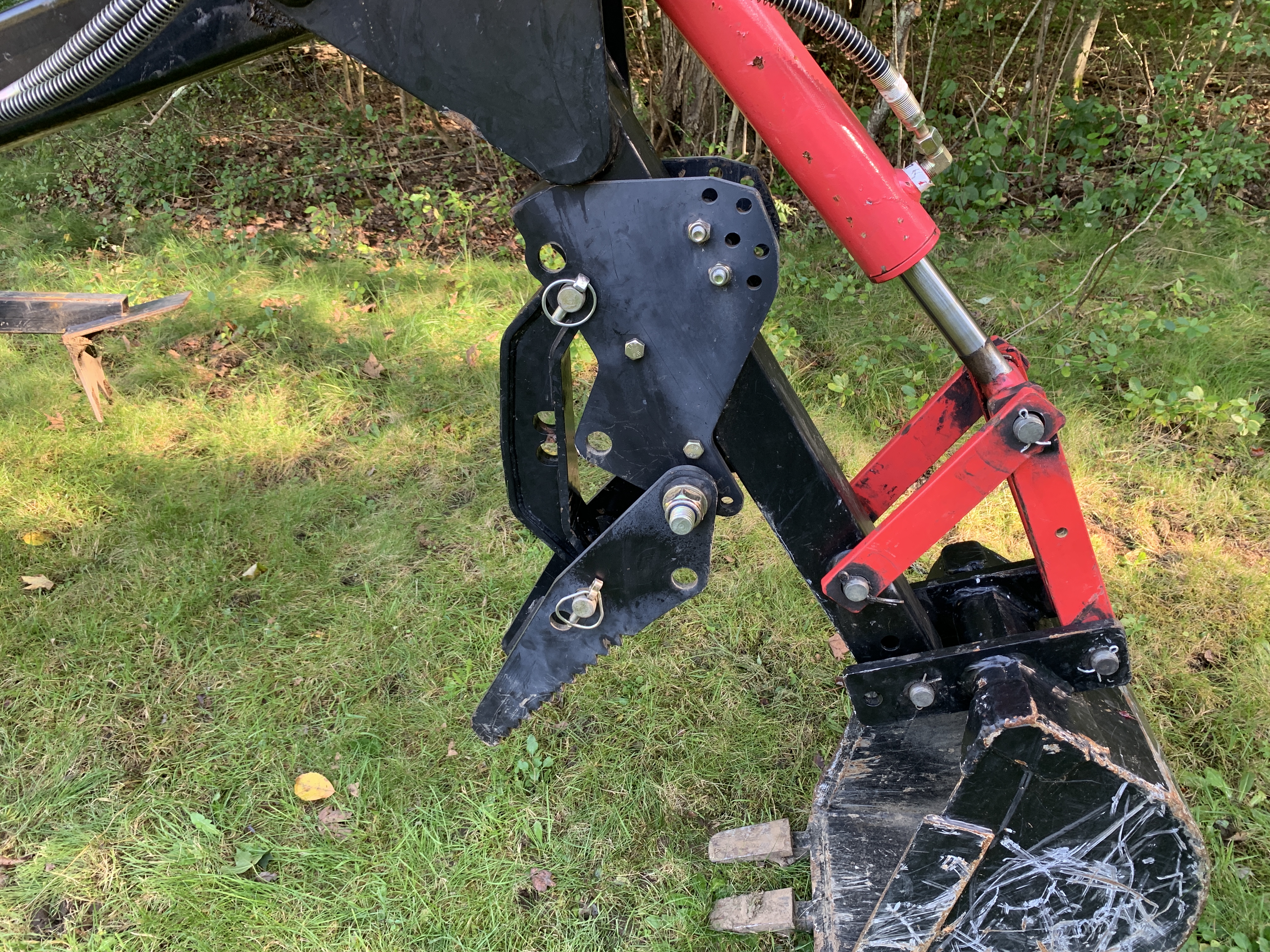 Universal backhoe thumb