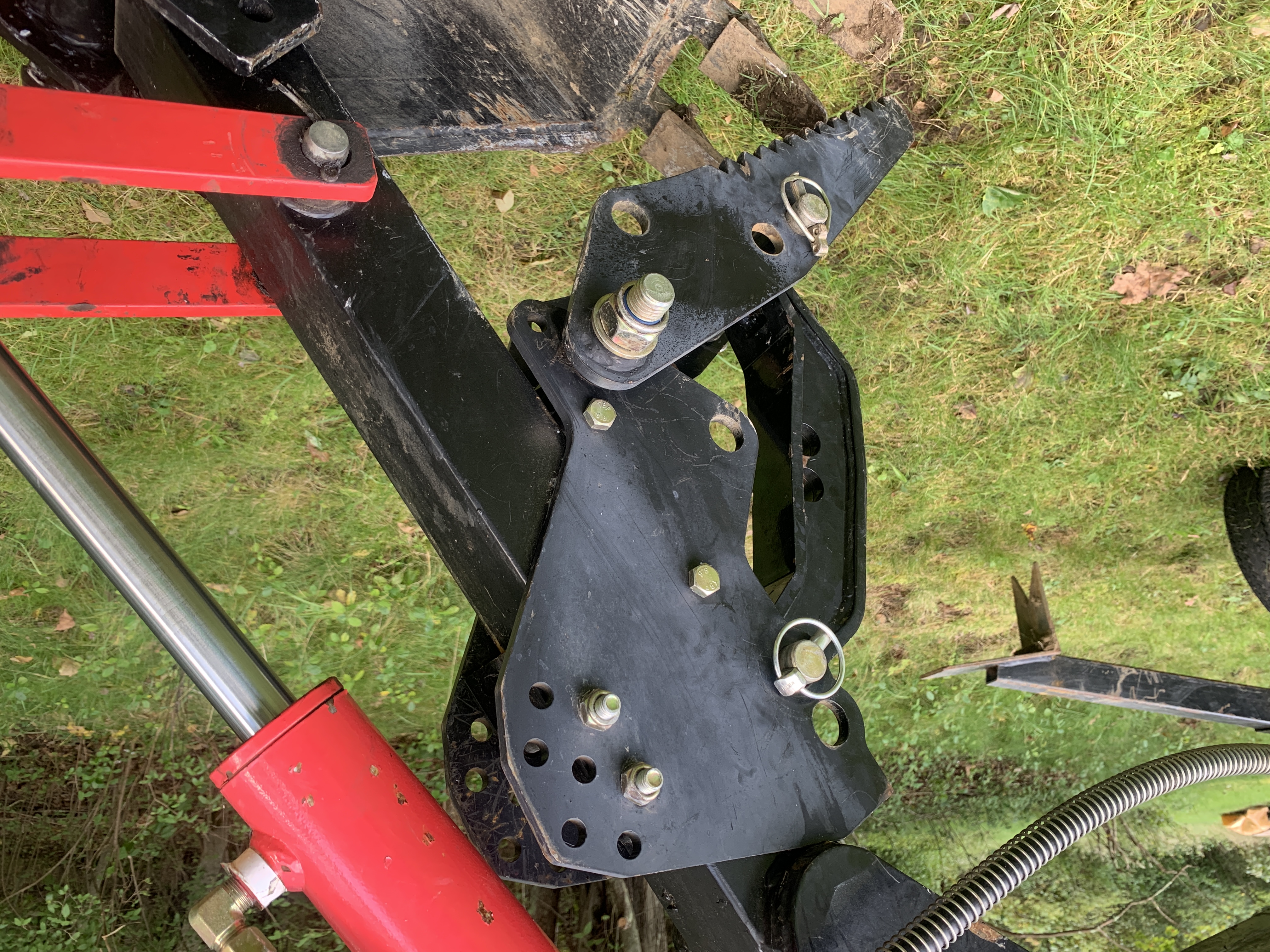 Universal backhoe thumb